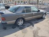 Mercedes-Benz E 200 1992 года за 1 300 000 тг. в Шахтинск – фото 4