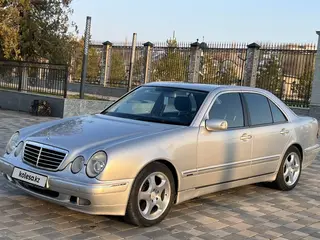 Mercedes-Benz E 320