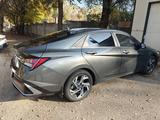 Hyundai Elantra 2023 годаfor9 800 000 тг. в Алматы – фото 3