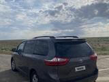Toyota Sienna 2015 года за 8 800 000 тг. в Актау – фото 2