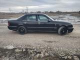 Mercedes-Benz E 230 1995 года за 2 000 000 тг. в Караганда