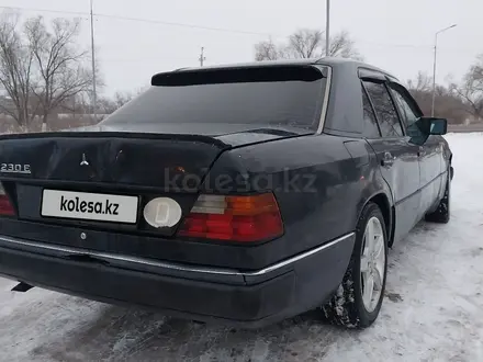 Mercedes-Benz E 230 1992 года за 950 000 тг. в Алматы – фото 2