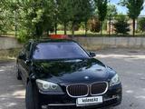 BMW 750 2011 года за 6 000 000 тг. в Астана – фото 4