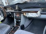 Mercedes-Benz E 280 1993 годаүшін900 000 тг. в Туркестан – фото 2