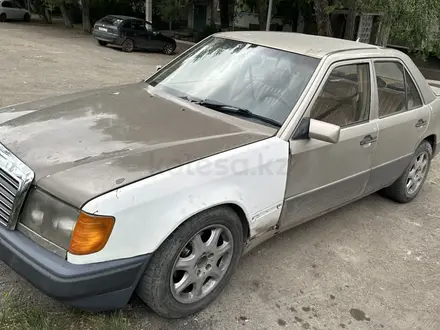 Mercedes-Benz E 230 1991 года за 1 250 000 тг. в Караганда – фото 2