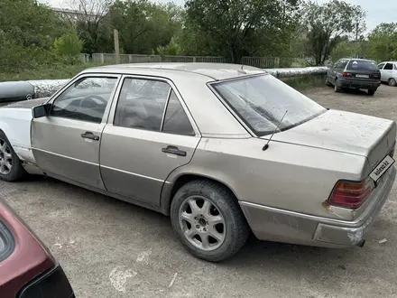 Mercedes-Benz E 230 1991 года за 1 250 000 тг. в Караганда – фото 4