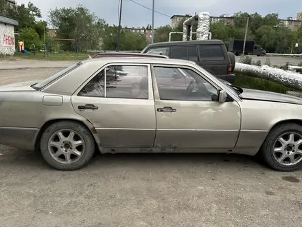 Mercedes-Benz E 230 1991 года за 1 250 000 тг. в Караганда – фото 5