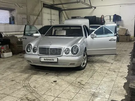 Mercedes-Benz E 320 1997 года за 3 400 000 тг. в Астана