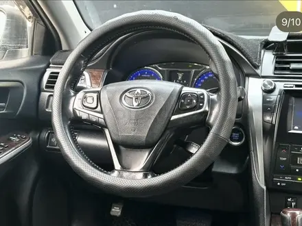 Toyota Camry 2015 года за 11 800 000 тг. в Атырау – фото 2