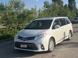 Toyota Sienna 2017 года за 9 200 000 тг. в Актобе