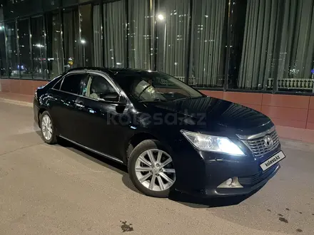 Toyota Camry 2014 года за 10 100 000 тг. в Астана – фото 2