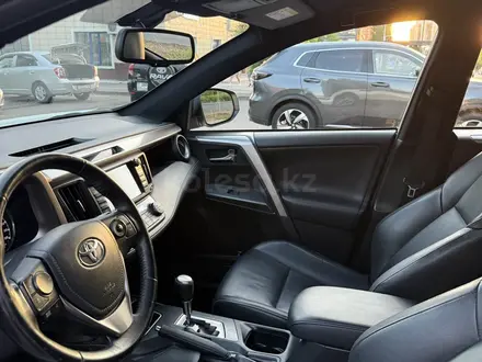 Toyota RAV4 2016 года за 12 800 000 тг. в Астана – фото 12