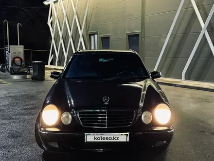 Mercedes-Benz E 280 2000 года за 3 000 000 тг. в Алматы – фото 2