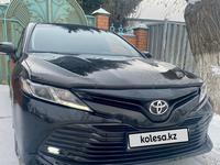 Toyota Camry 2021 года за 14 300 000 тг. в Актобе