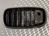 Декоративная решетка радиатора левая BMW X5-X6 за 75 000 тг. в Алматы