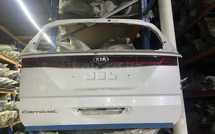 Крышка багажника Kia carnival за 10 000 тг. в Алматы