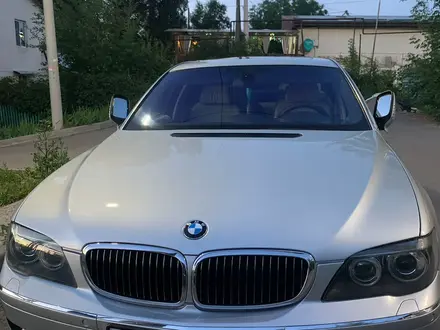 BMW 750 2006 года за 6 500 000 тг. в Алматы – фото 13