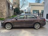 Volkswagen Jetta 2015 года за 6 000 000 тг. в Алматы – фото 2