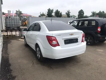 Chevrolet Aveo 2014 года за 3 300 000 тг. в Уральск – фото 3