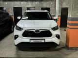 Toyota Highlander 2022 года за 24 000 000 тг. в Астана
