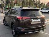 Toyota RAV4 2019 года за 9 800 000 тг. в Алматы – фото 2
