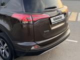 Toyota RAV4 2019 года за 9 800 000 тг. в Алматы – фото 4