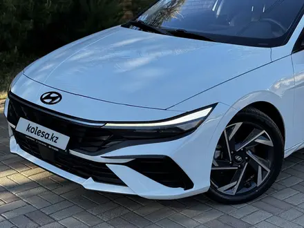 Hyundai Elantra 2024 года за 8 450 000 тг. в Караганда – фото 2