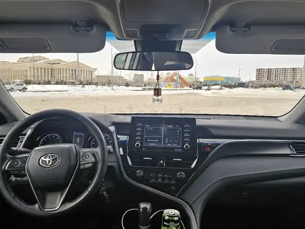 Toyota Camry 2021 года за 12 600 000 тг. в Уральск – фото 7
