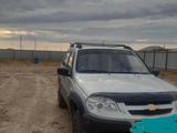 Chevrolet Niva 2014 года за 3 600 000 тг. в Атырау – фото 3