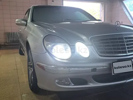 Mercedes-Benz E 350 2005 года за 4 500 000 тг. в Астана – фото 18