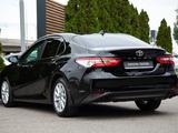 Toyota Camry 2021 года за 15 490 000 тг. в Алматы – фото 3