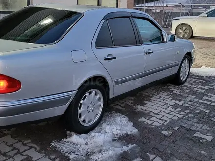 Mercedes-Benz E 230 1995 года за 3 500 000 тг. в Талгар – фото 3