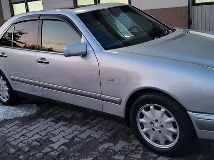 Mercedes-Benz E 230 1995 года за 3 500 000 тг. в Талгар – фото 4