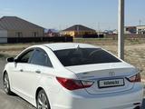 Hyundai Sonata 2010 годаfor6 000 000 тг. в Атырау – фото 2