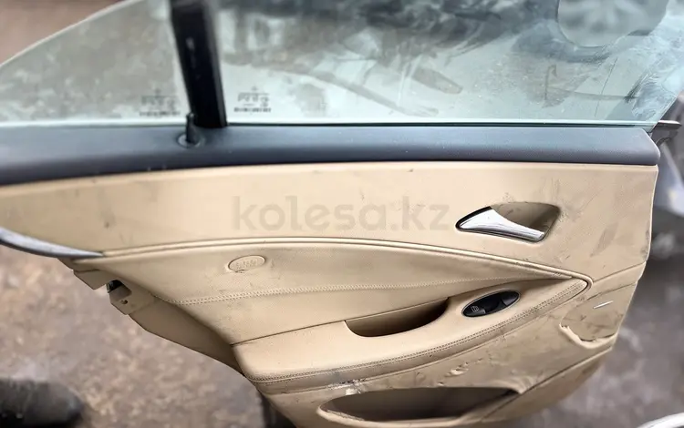 Двери на Mercedes CLS 550 W219 за 1 000 тг. в Астана