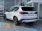 BMW X5 2021 года за 36 500 000 тг. в Алматы – фото 4