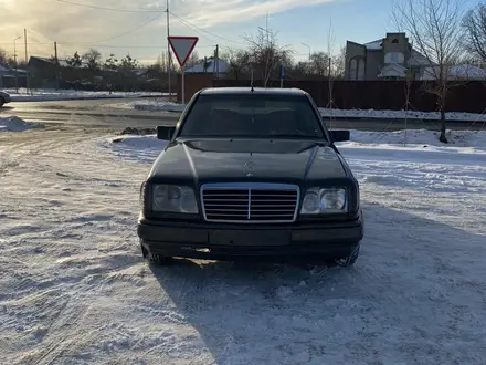 Mercedes-Benz E 220 1994 года за 1 500 000 тг. в Талдыкорган – фото 3