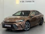 Toyota Camry Luxe eCVT 2025 года за 21 900 000 тг. в Астана