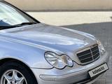 Mercedes-Benz C 200 2004 года за 3 000 000 тг. в Астана – фото 4