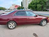 Toyota Camry 1998 года за 3 000 000 тг. в Актобе – фото 2