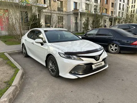 Toyota Camry 2018 года за 13 500 000 тг. в Астана