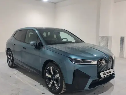 BMW iX 2023 года за 35 000 000 тг. в Алматы