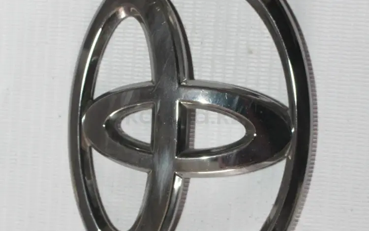 Эмблема значок на крышку багажника, на решетку радиатора Toyota Camry за 5 000 тг. в Караганда