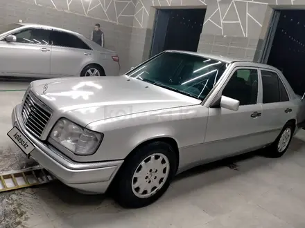 Mercedes-Benz E 280 1994 года за 2 300 000 тг. в Туркестан – фото 3