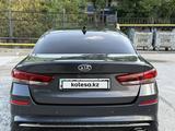 Kia Optima 2018 года за 8 900 000 тг. в Шымкент – фото 2