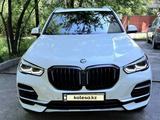 BMW X5 2022 года за 46 000 000 тг. в Алматы – фото 2