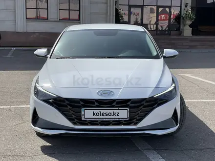 Hyundai Elantra 2021 года за 9 400 000 тг. в Караганда