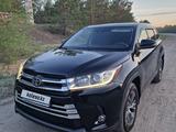 Toyota Highlander 2018 года за 15 900 000 тг. в Семей – фото 2