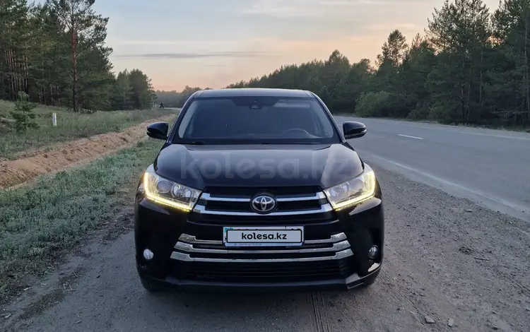 Toyota Highlander 2018 года за 15 900 000 тг. в Семей