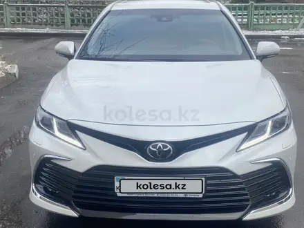 Toyota Camry 2023 года за 18 500 000 тг. в Усть-Каменогорск – фото 2